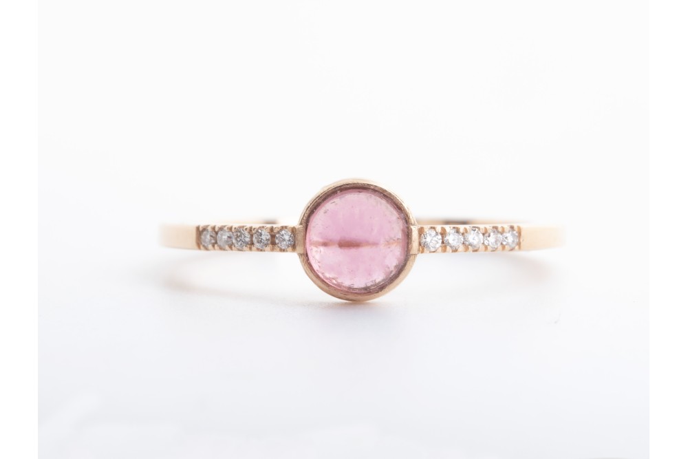 Anillo Amaia con piedra rosada