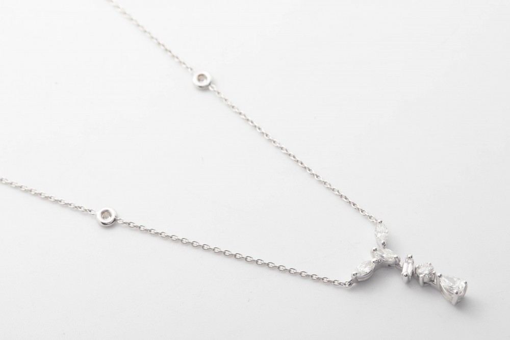 COLLAR CON BRILLANTES