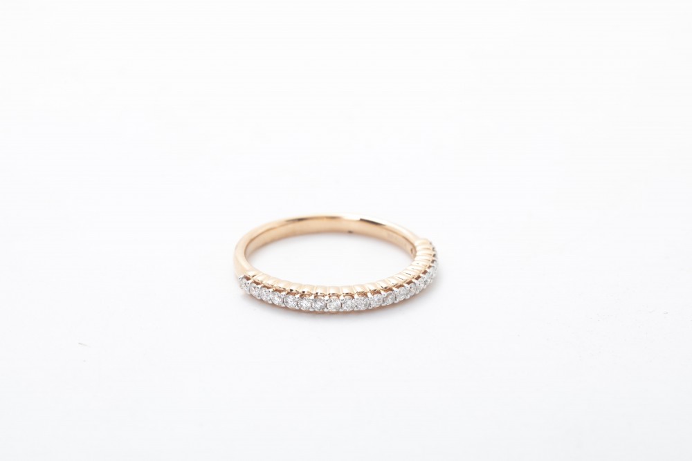 Anillo medio rivier en oro rosado