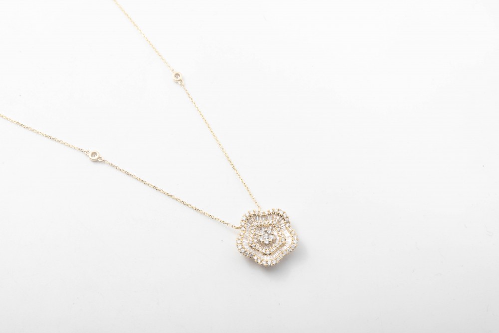 Collar flor con diamantes
