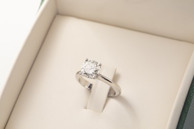 Solitario oro blanco con diamante 0.55Ct