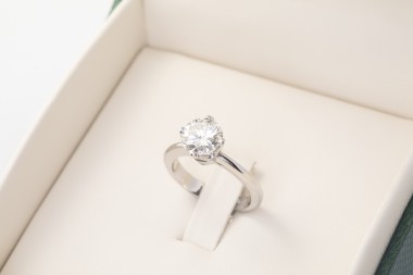 Solitario oro blanco con diamante 0.50Ct
