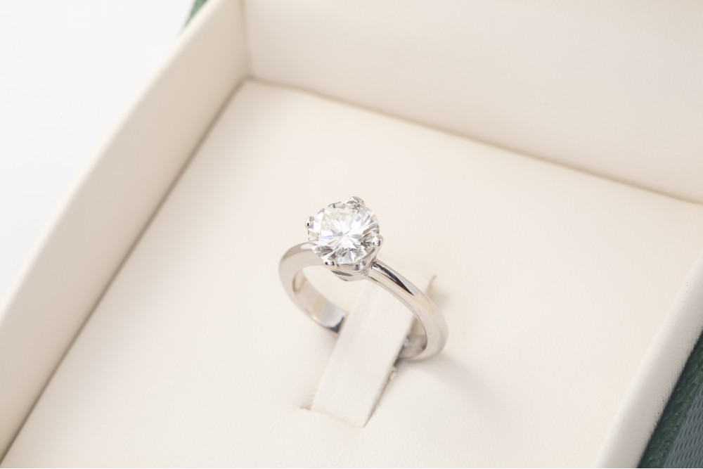 Solitario oro blanco con diamante 0.50Ct