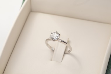 Solitario oro amarillo con diamante 0.24Ct