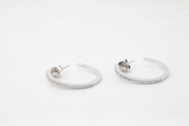 PAR DE ARETES CON BRILLANTES