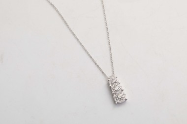 Collar con diamantes