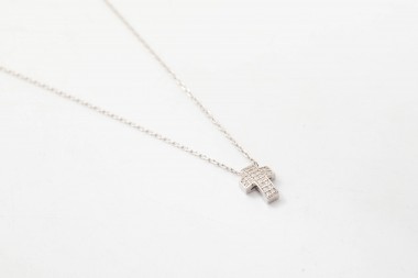 Collar cruz con diamantes