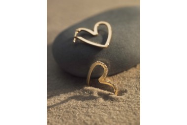 Aretes LOVE con diamantes
