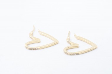 Aretes LOVE con diamantes
