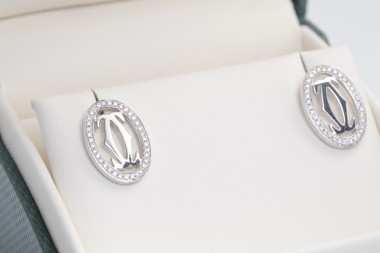Par de aretes con brillantes