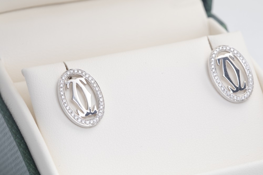 Par de aretes con brillantes