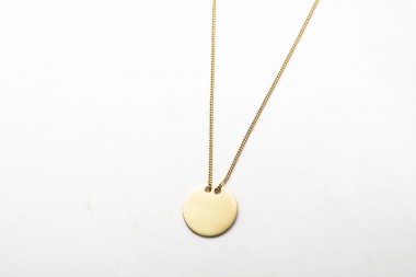 Collar con placa circular