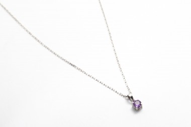 Collar con una amatista
