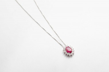 Collar con rubí y diamantes