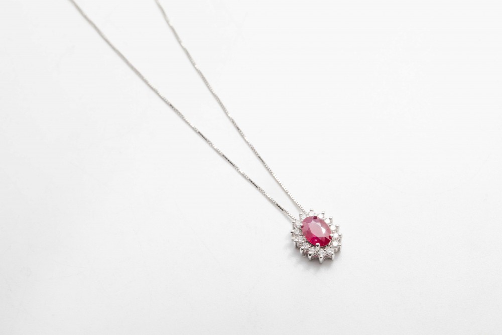 Collar con rubí y diamantes