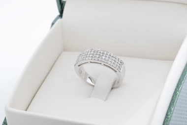 Anillo con diamantes