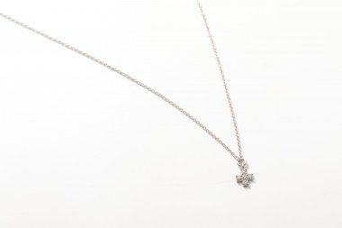 Collar cruz con diamantes