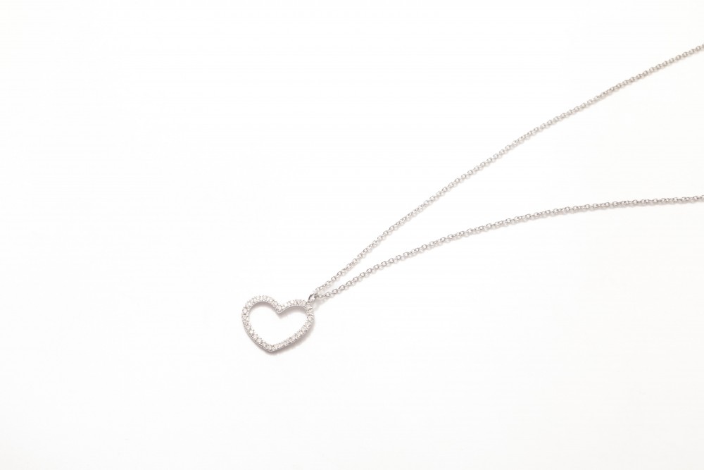 Collar corazón con diamantes