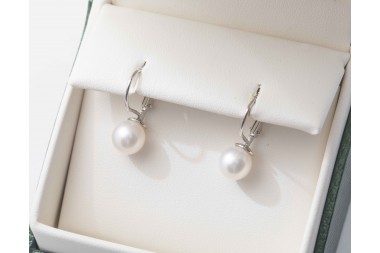 Aretes con perlas en oro blanco