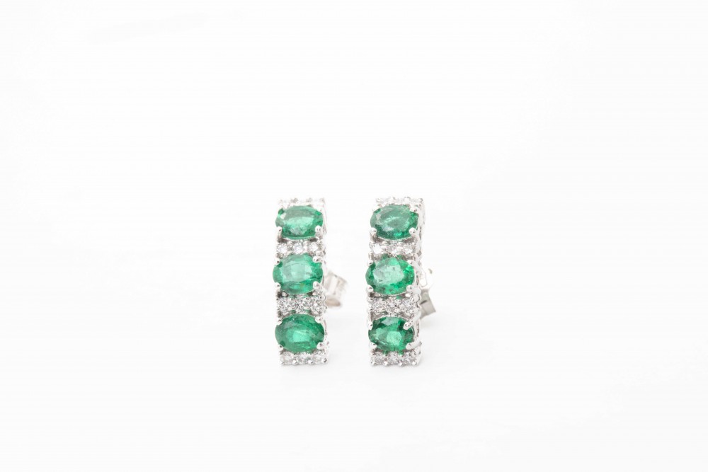 ARETES CON BRILLANTES Y ESMERALDAS