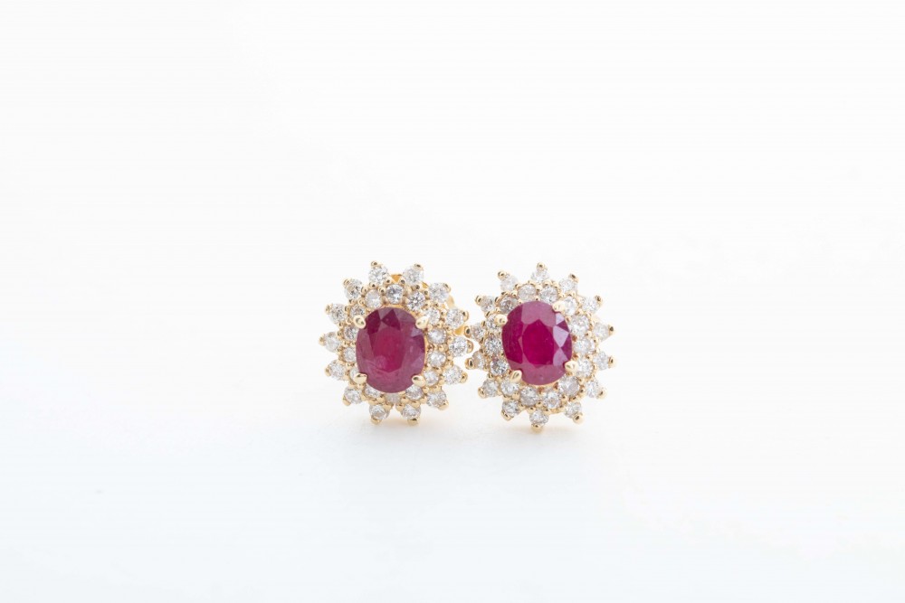 Aretes con rubís y diamantes