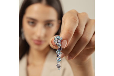 Aretes Moraglione con amatistas y topacios azules en oro blanco