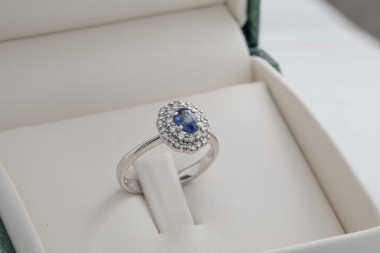 Anillo Moraglione con un zafiro y diamantes