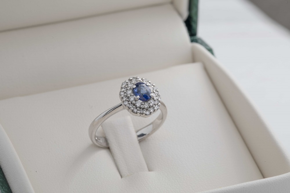 Anillo Moraglione con un zafiro y diamantes