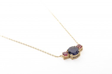 Collar con rodalitas e iolita