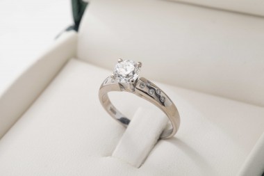 Anillo de compromiso con diamante 0.90Ct