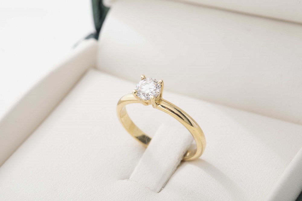 Anillo de compromiso con diamante 0.15Ct