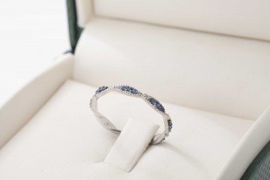 Anillo Moraglione con zafiros