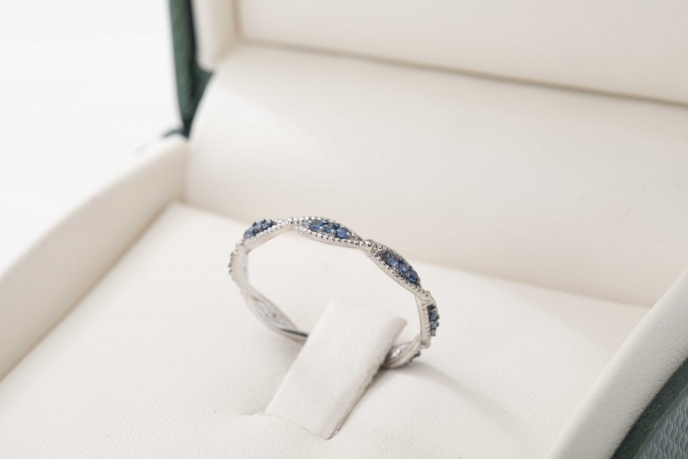 Anillo Moraglione con zafiros