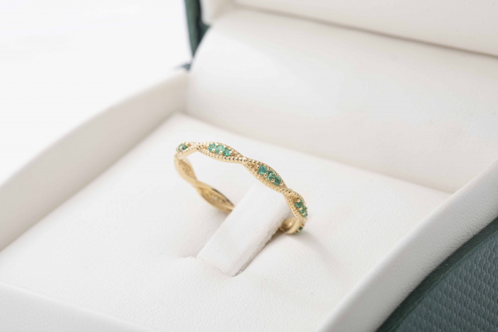 Anillo Moraglione con esmeraldas