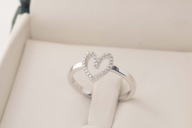 Anillo LOVE en oro blanco