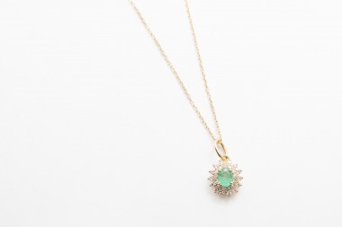 Collar con esmeralda y brillantes