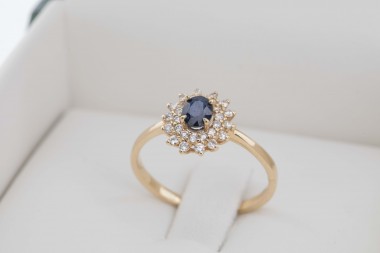 Anillo con zafiro y brillantes