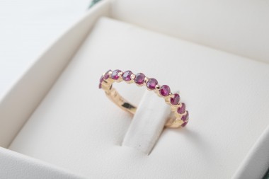 Anillo con rubies