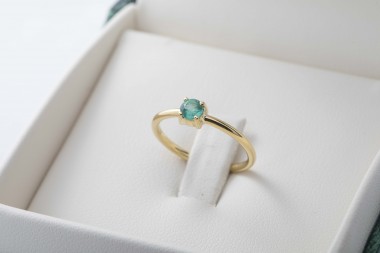 Anillo con esmeralda