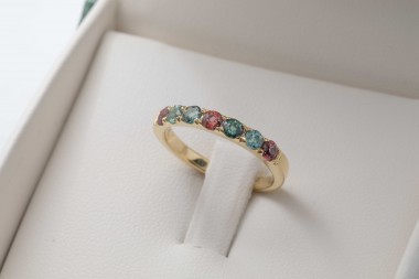 Anillo con turmalinas