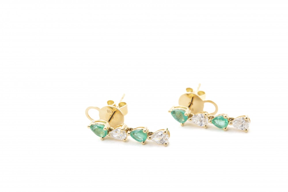 Aretes con brillantes y esmeraldas