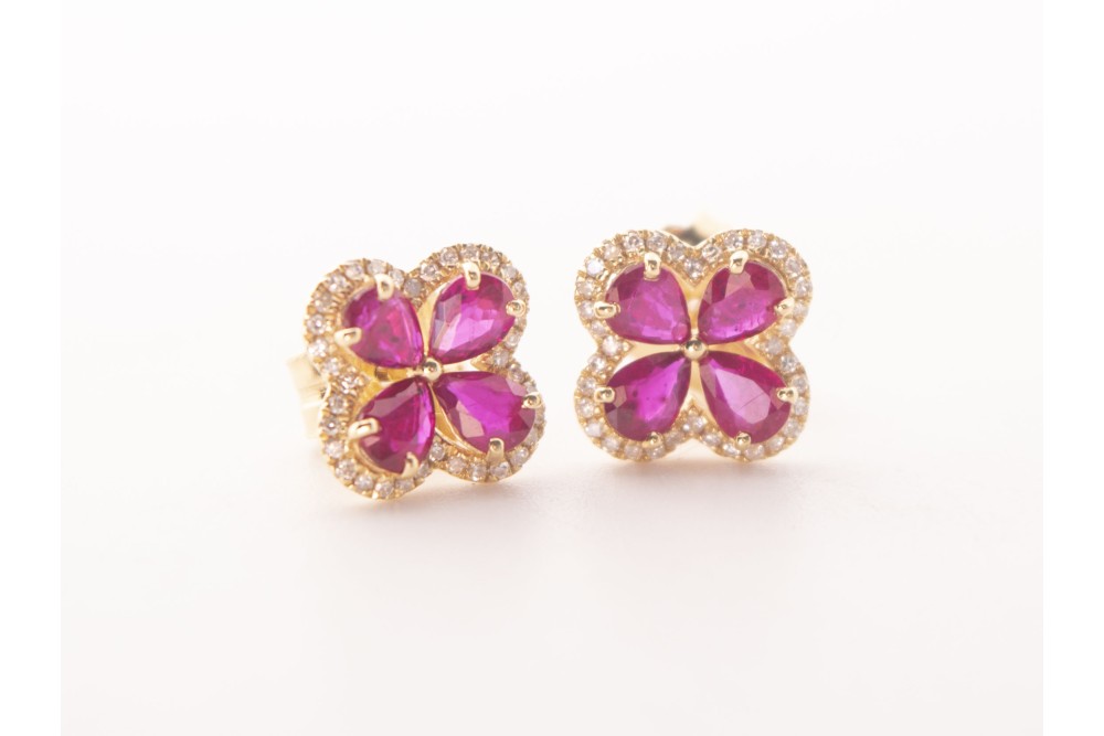 Aretes flor con rubís