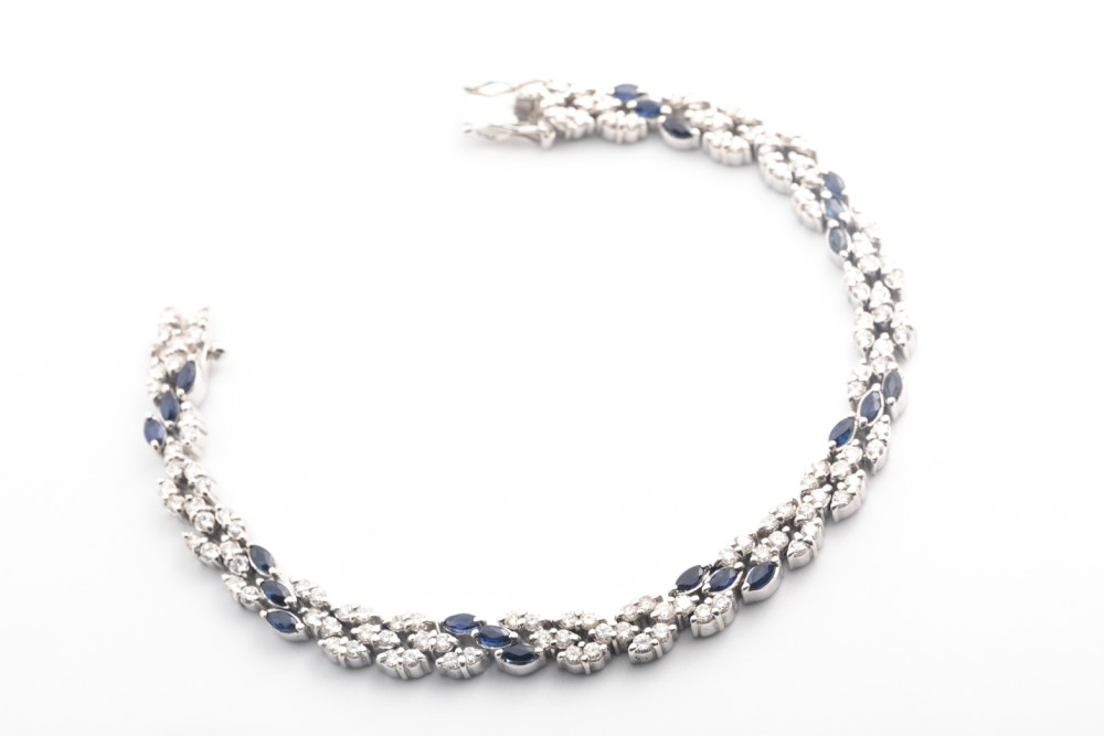 Pulsera con brillantes y zafiros en oro blanco