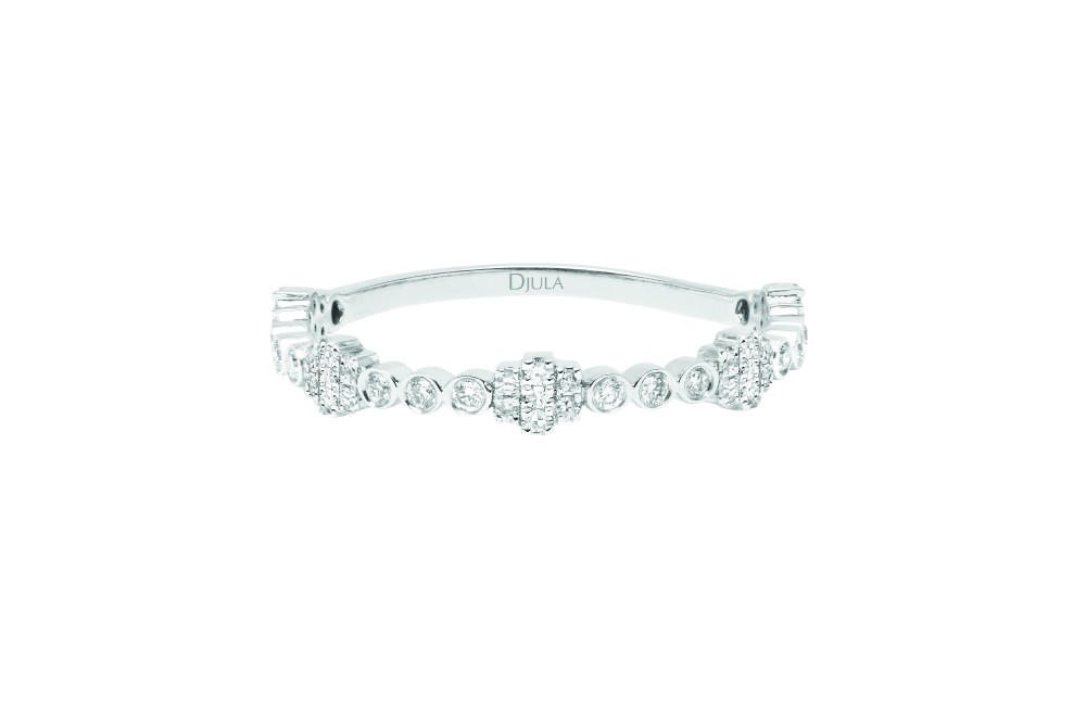 Anillo Djula con brillantes en oro blanco
