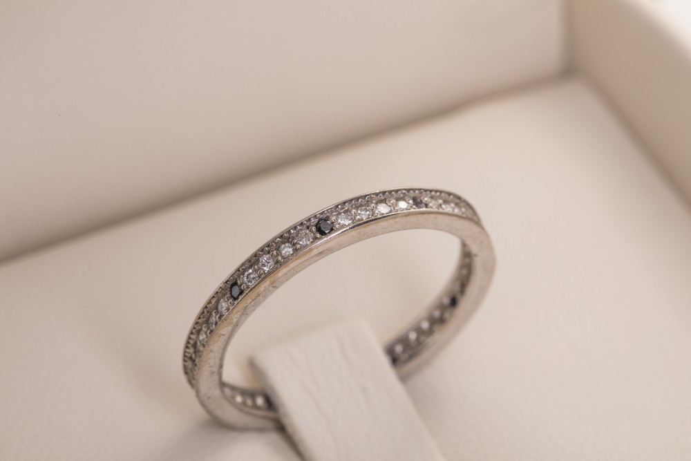 Sortija con brillantes