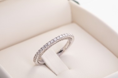 Sortija con brillantes