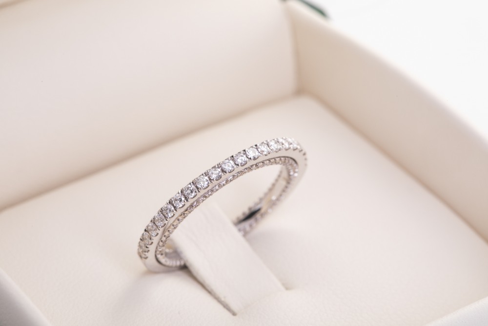 Sortija con brillantes