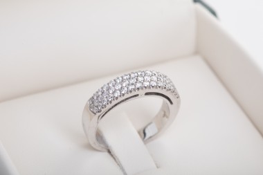 Sortija en oro blanco con brillantes