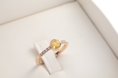Anillo Amaia con un citrino amarillo
