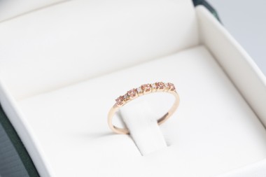 Anillo con tumarlinas y diamantes